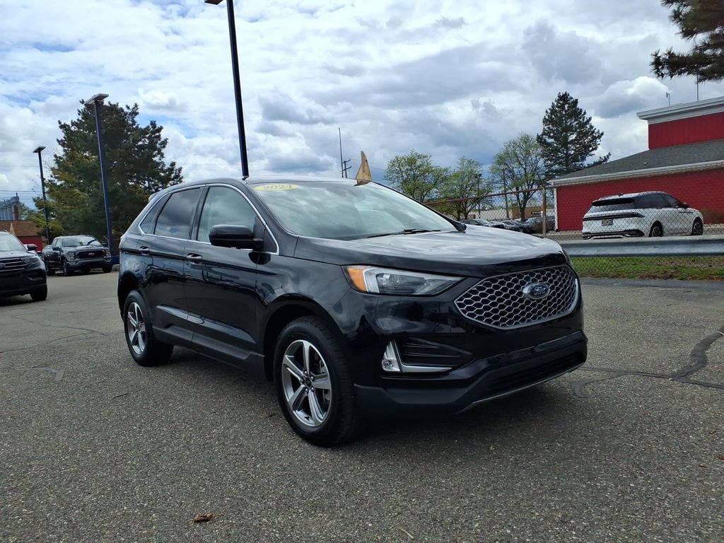 Certified 2024 Ford Edge SEL w/ Convenience Package AWD/4WD image 3