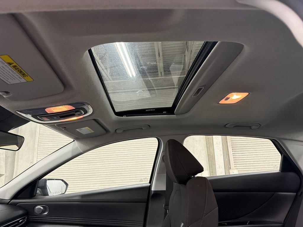 Used 2025 Hyundai Elantra SEL image 14