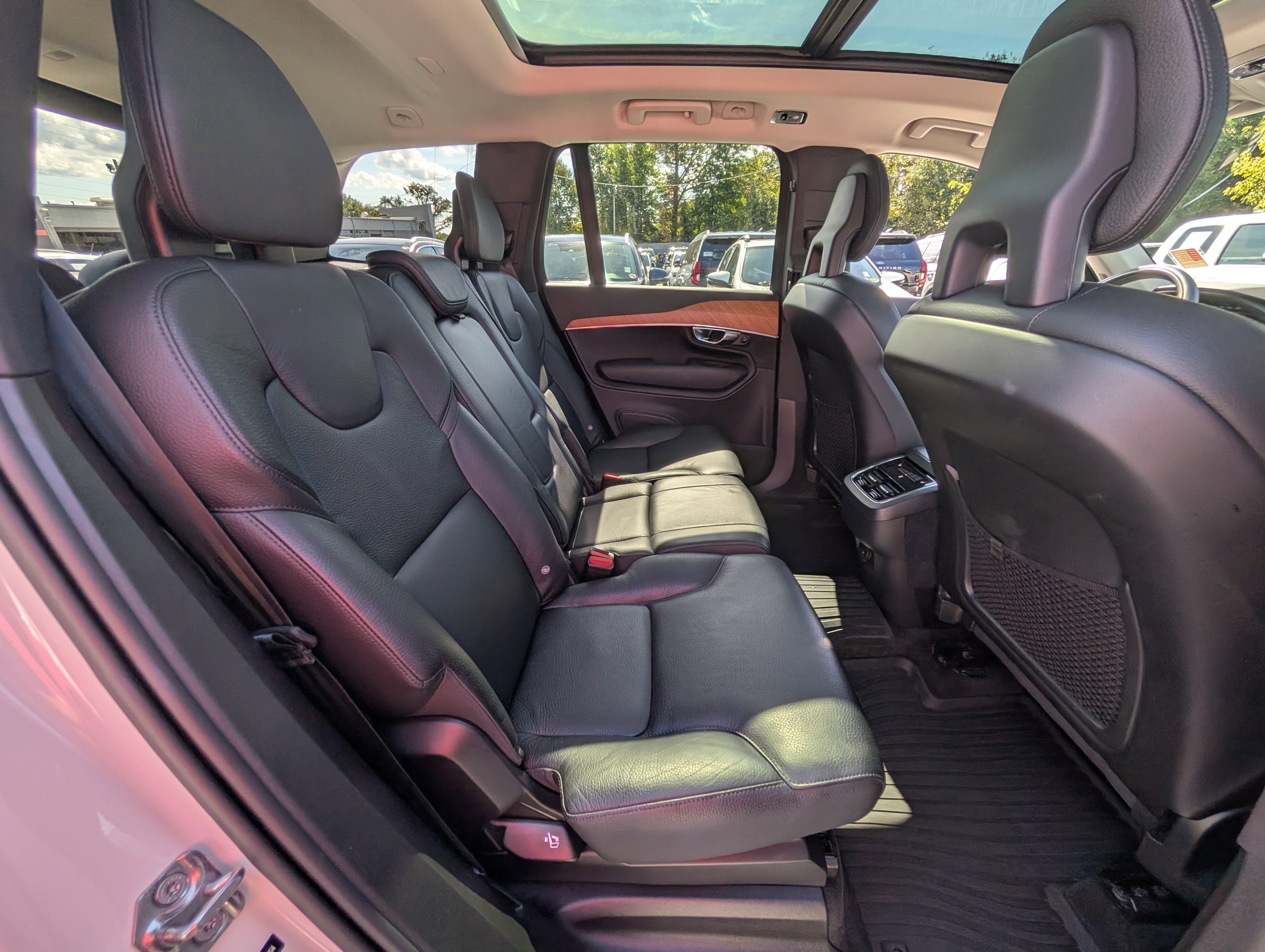 Used 2021 Volvo XC90 T6 Momentum w/ Advanced Package image 13