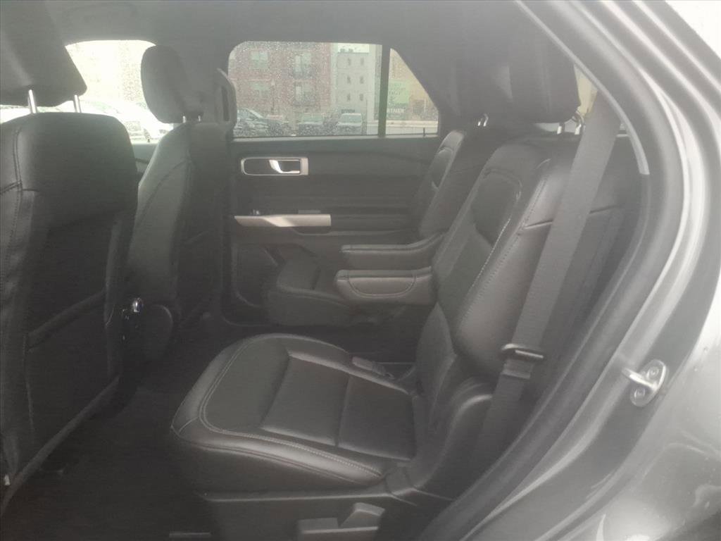 Certified 2022 Ford Explorer XLT w/ Equipment Group 202A image 9