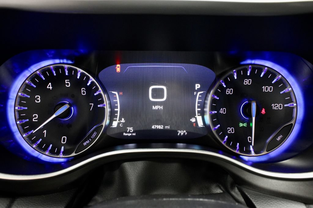 Used 2024 Chrysler Pacifica Touring-L FWD image 30