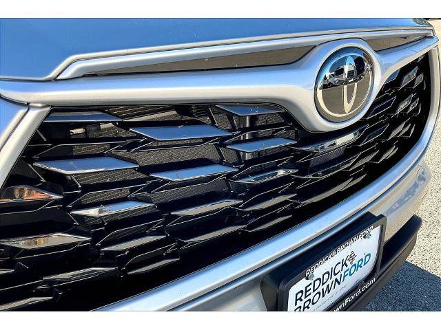 Used 2024 Toyota Highlander LE image 30