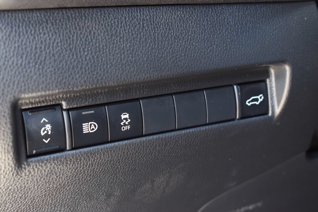 Used 2024 Toyota Venza XLE AWD/4WD image 25