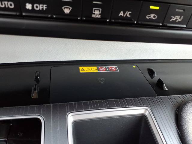 Used 2025 Toyota Sienna XLE FWD image 28