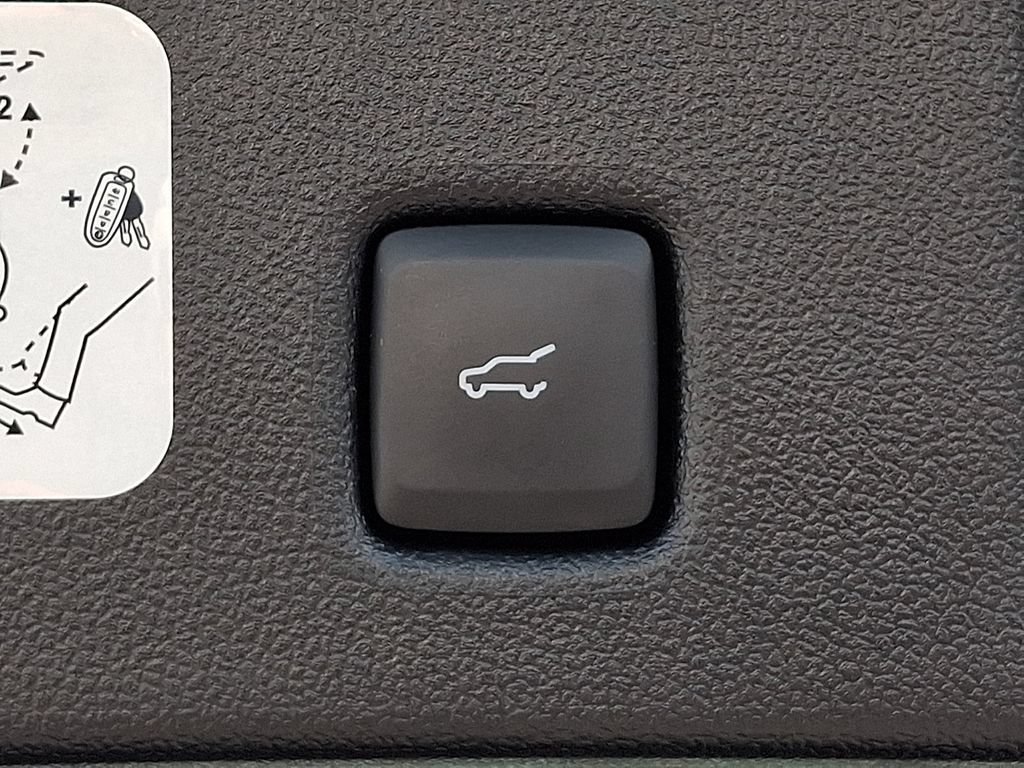 Certified 2020 Ford Escape Titanium AWD/4WD image 31