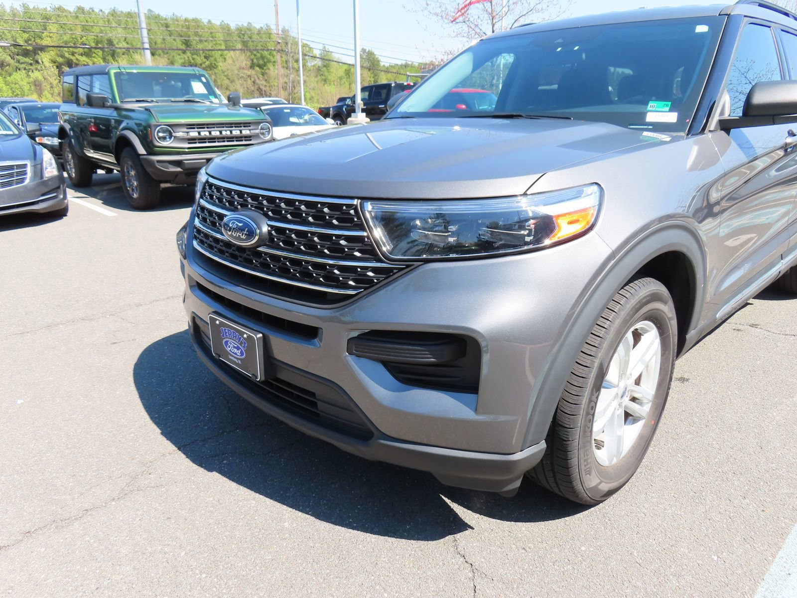 Certified 2022 Ford Explorer XLT AWD/4WD image 2