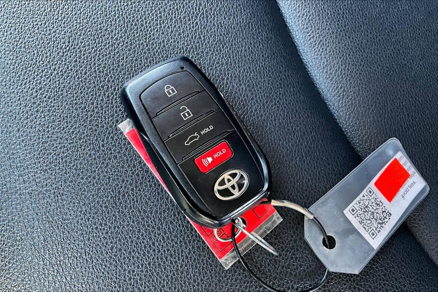 Used 2024 Toyota Corolla Cross XLE FWD image 14
