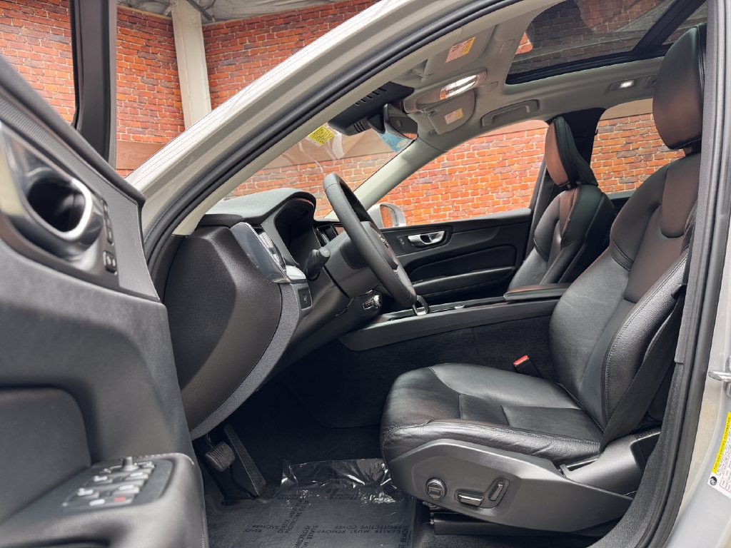 Used 2023 Volvo XC60 B5 Core w/ Climate Package AWD/4WD image 22