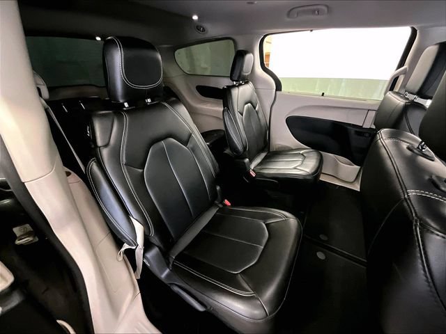 Used 2023 Chrysler Pacifica Touring-L FWD image 26