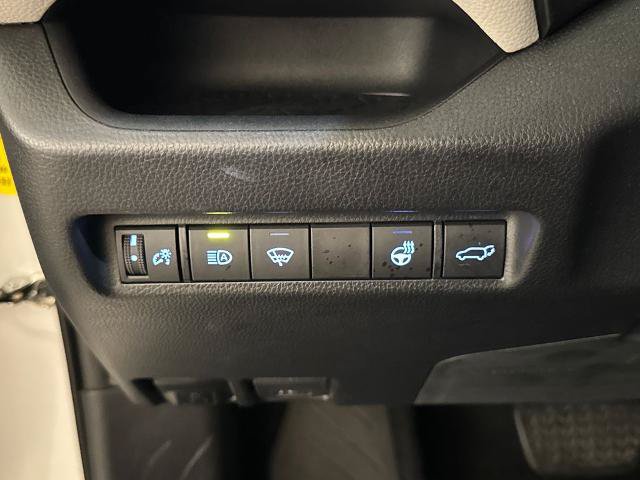 Used 2020 Toyota RAV4 XLE Premium FWD image 19