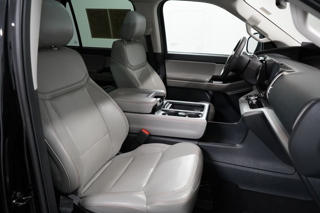 Certified 2025 Ford Expedition Active AWD/4WD image 33