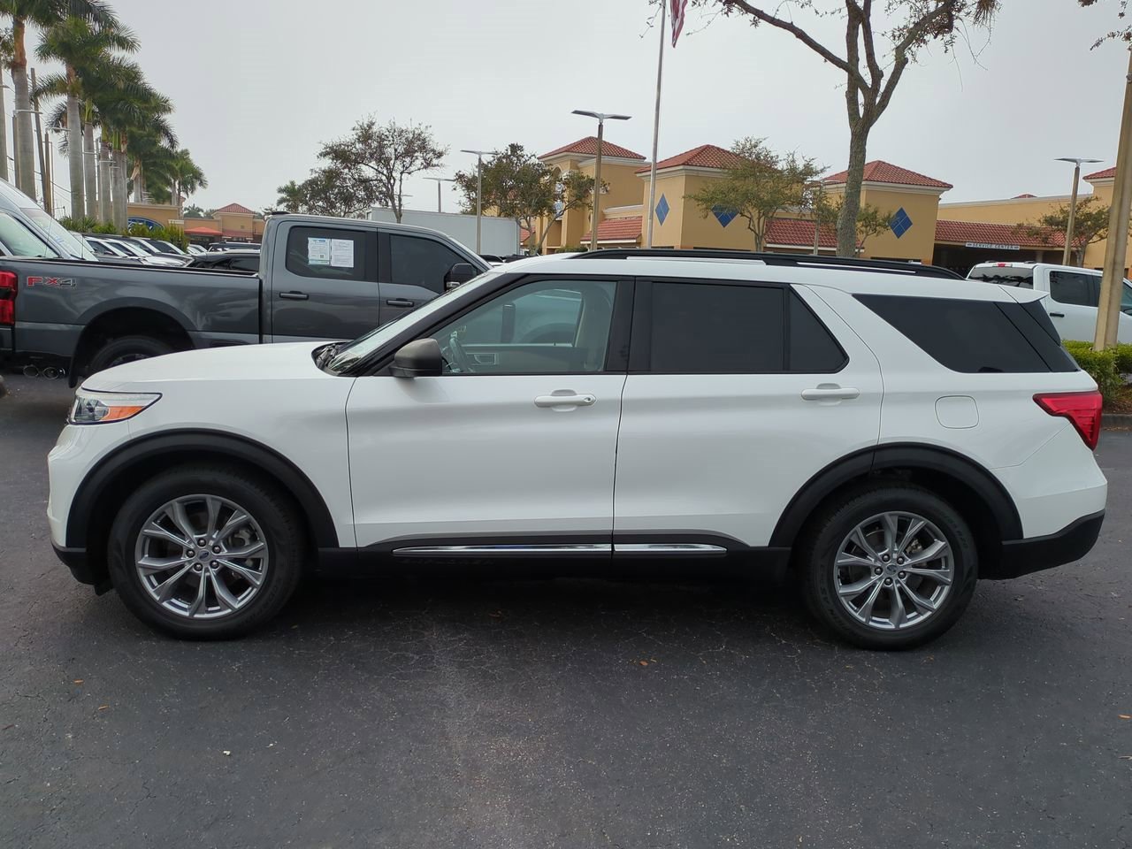 Certified 2020 Ford Explorer XLT w/ Equipment Group 202A image 7