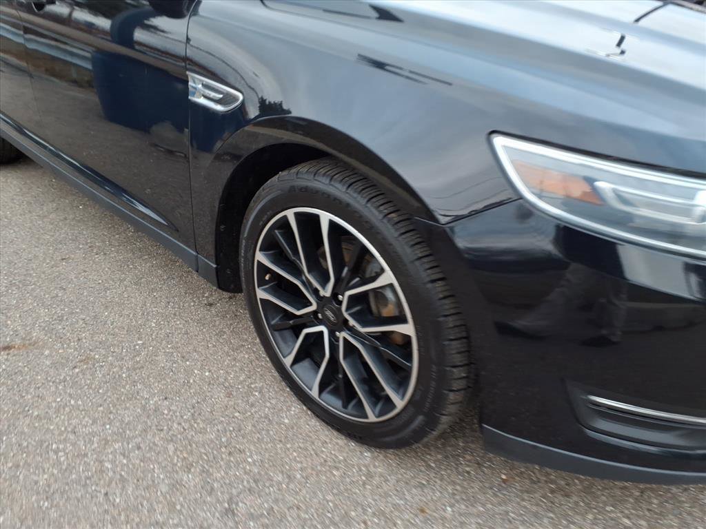 Certified 2018 Ford Taurus SEL w/ Equipment Group 201A image 8
