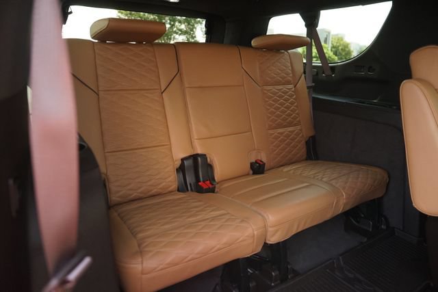 Used 2024 Cadillac Escalade ESV Premium Luxury w/ Performance Package AWD/4WD image 16