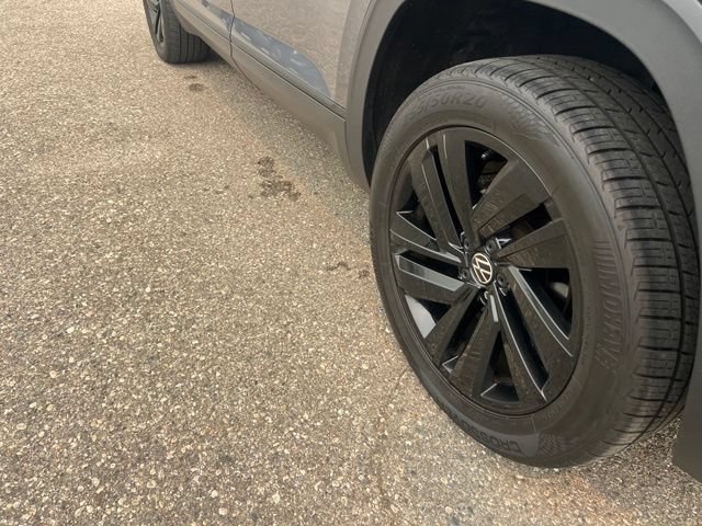 Used 2022 Volkswagen Atlas Cross Sport SE w/ Black Wheel Package AWD/4WD image 24