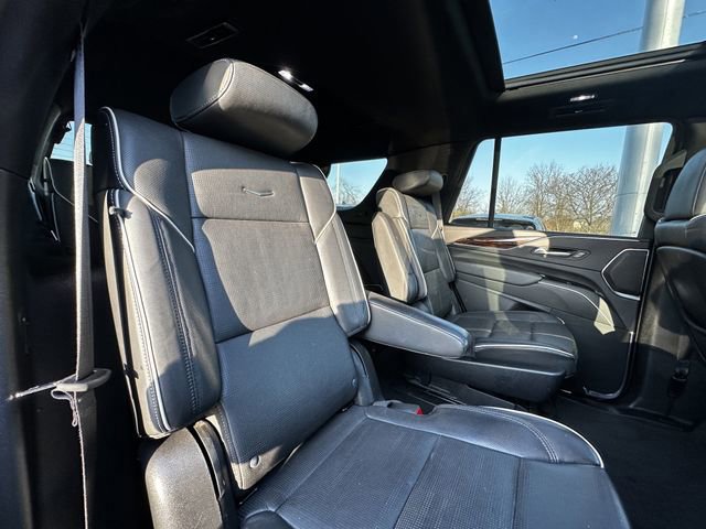 Used 2022 Cadillac Escalade Premium Luxury image 39