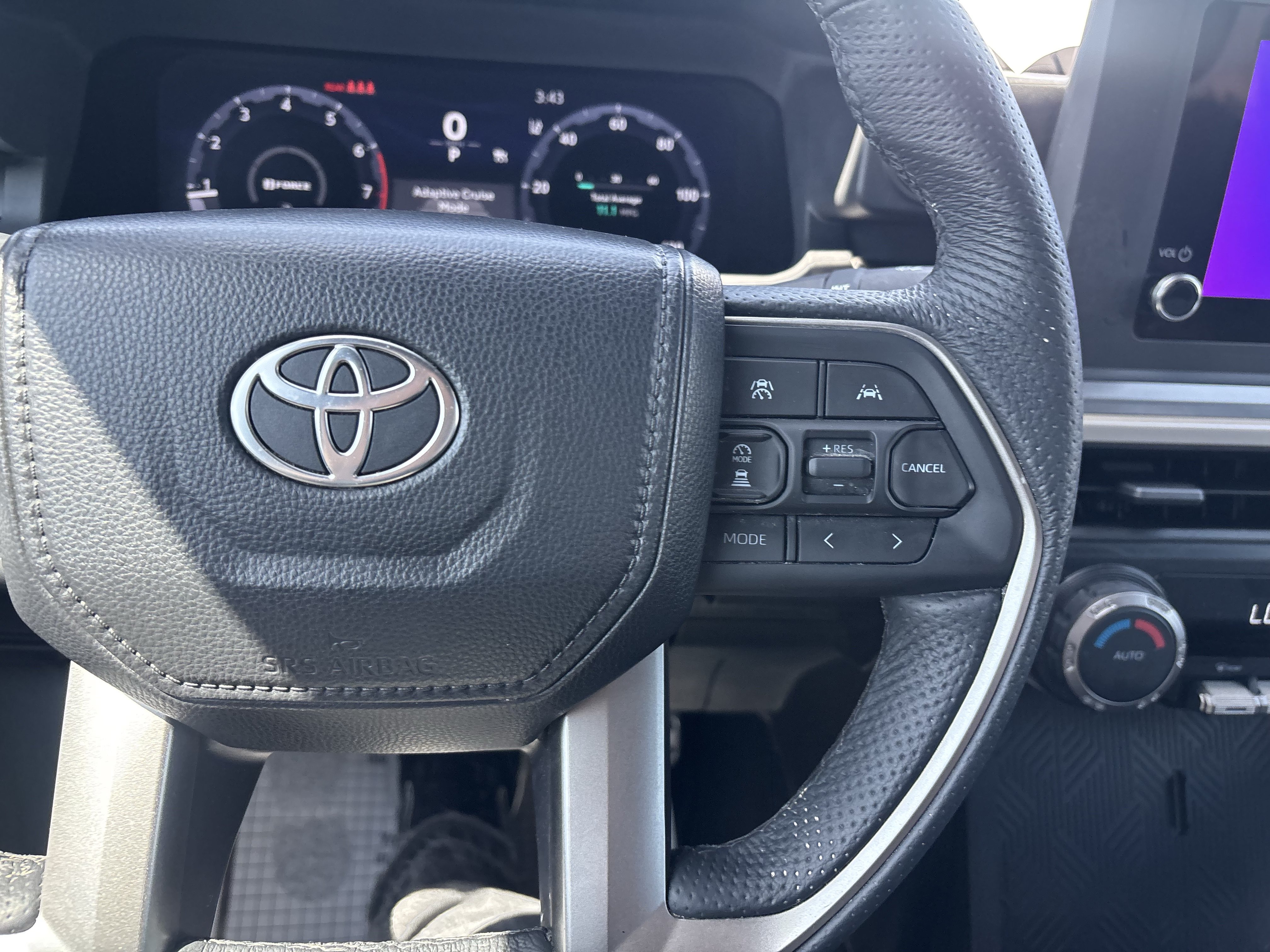 Used 2025 Toyota Tacoma TRD Sport AWD/4WD image 28