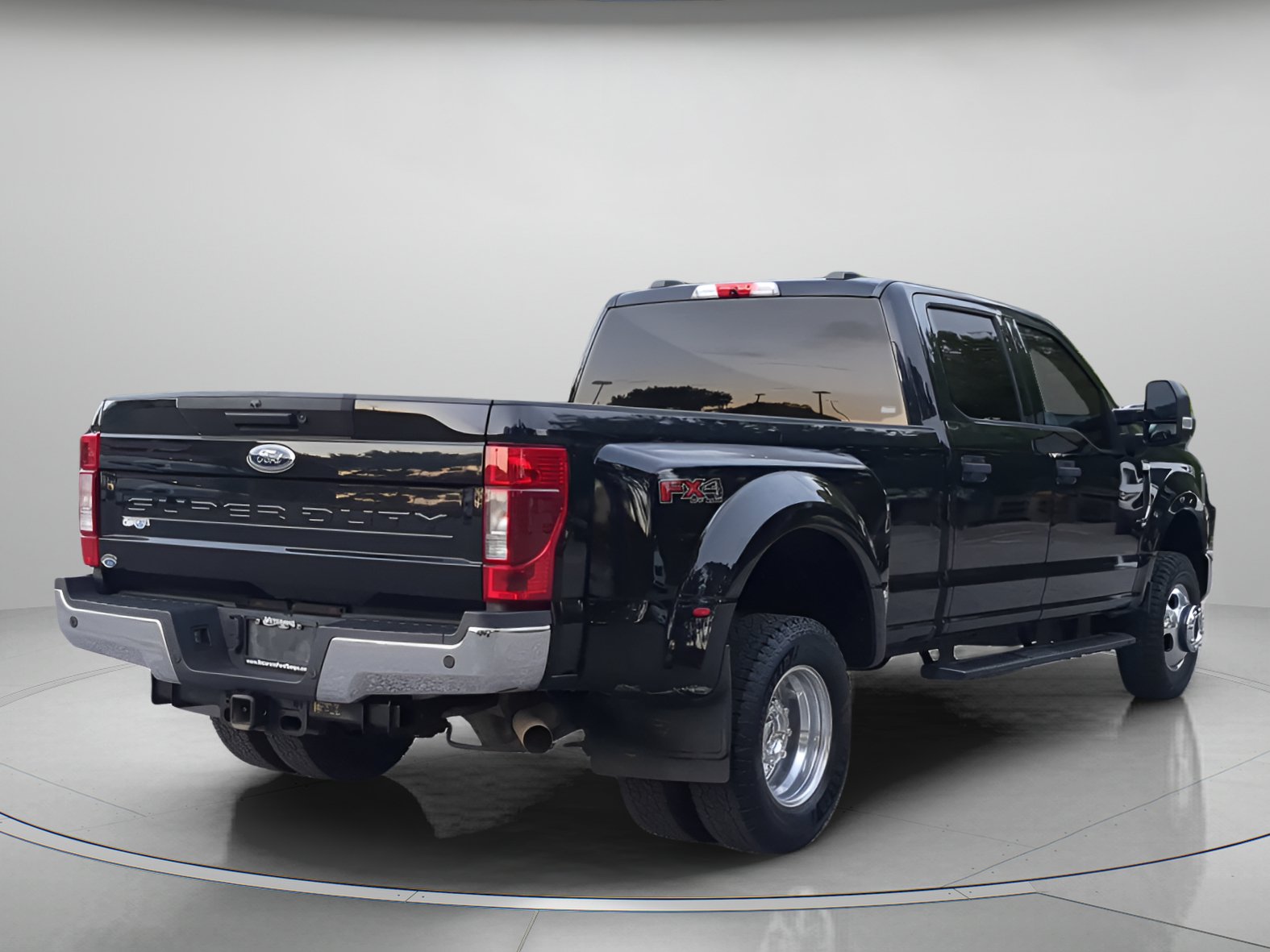 Certified 2020 Ford F350 XLT w/ XLT Value Package AWD/4WD image 40