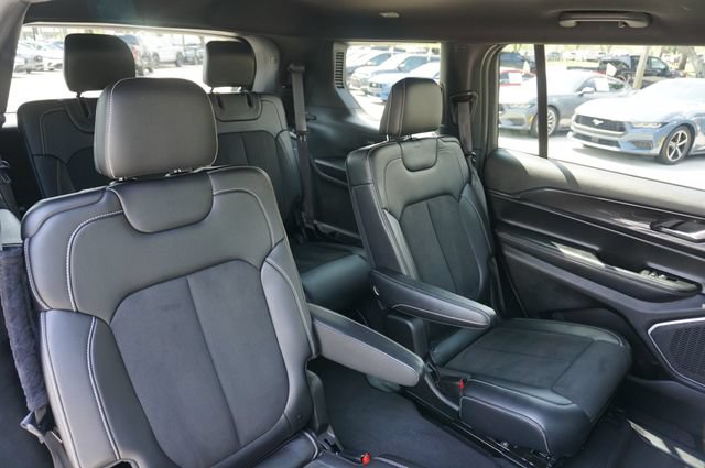 Used 2022 Jeep Grand Cherokee L Laredo RWD image 11