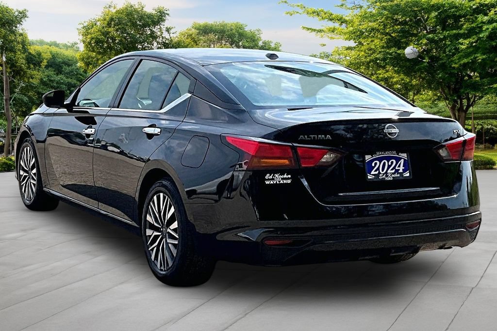 Used 2024 Nissan Altima 2.5 SV FWD image 2
