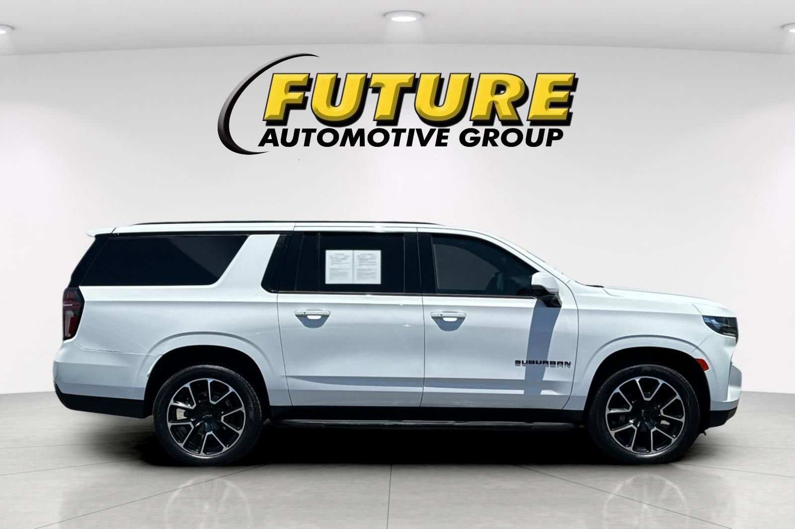 Used 2021 Chevrolet Suburban RST w/ Luxury Package AWD/4WD image 2