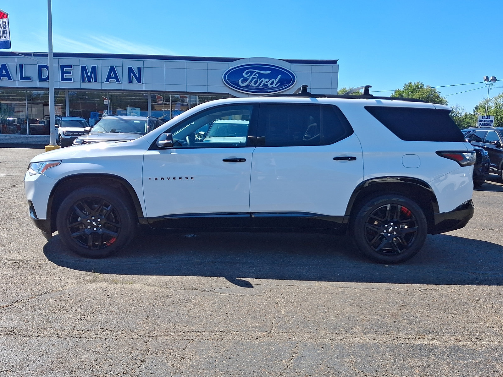 Used 2019 Chevrolet Traverse Premier w/ Redline Edition AWD/4WD image 4