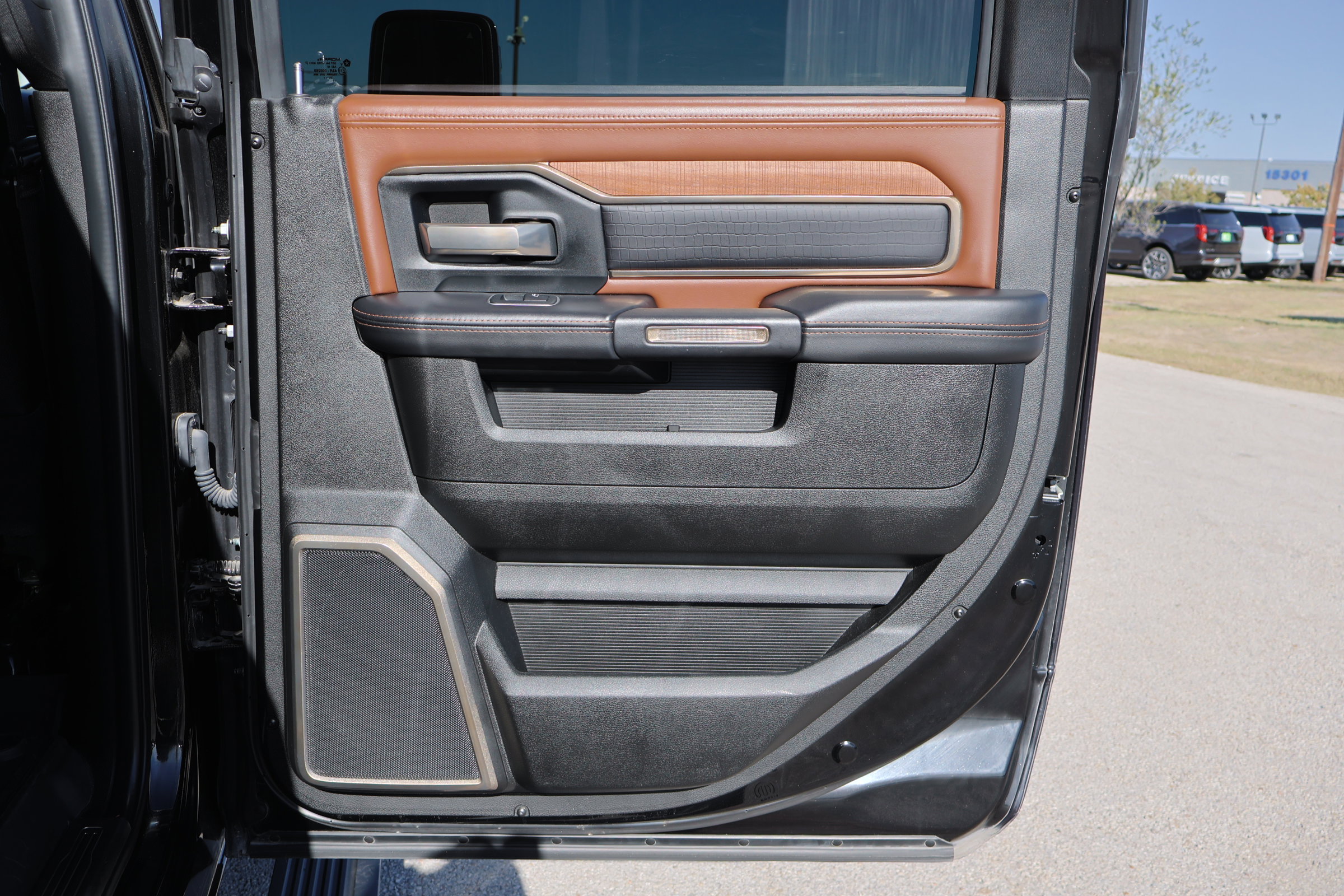 Used 2024 RAM 2500 Limited w/ Towing Technology Group image 26