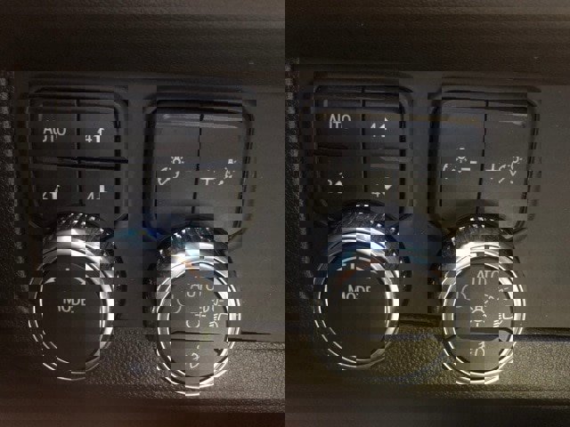 Used 2024 GMC Yukon XL AT4 w/ AT4 Premium Package image 16