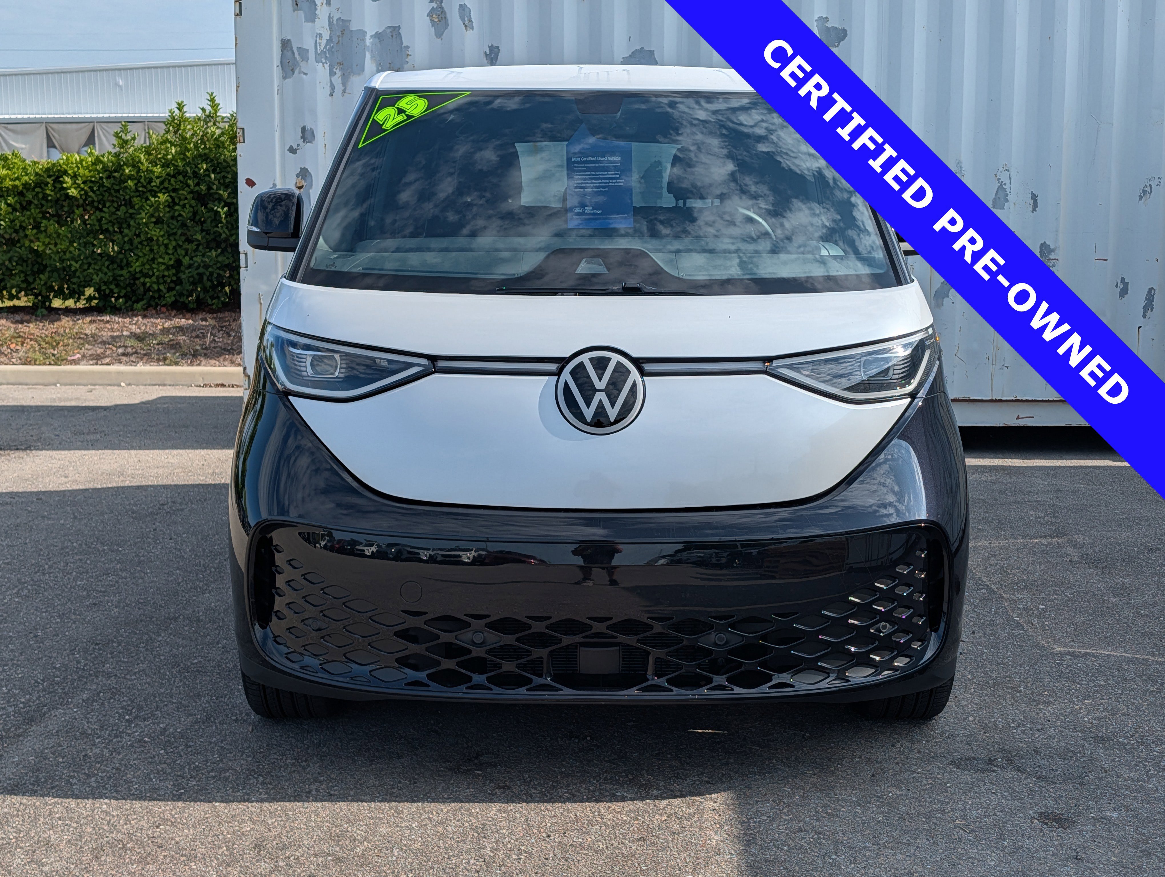 Used 2025 Volkswagen ID. Buzz Pro S RWD image 8