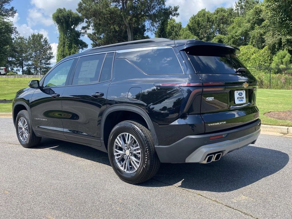 Used 2026 Chevrolet Traverse LT FWD image 8
