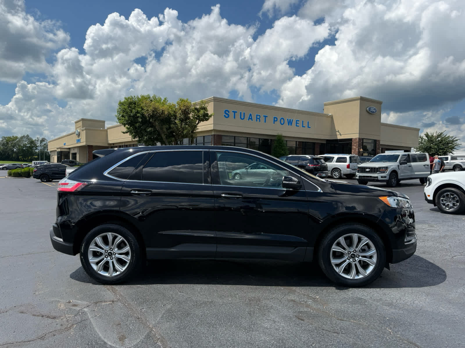 Certified 2024 Ford Edge Titanium AWD/4WD image 18