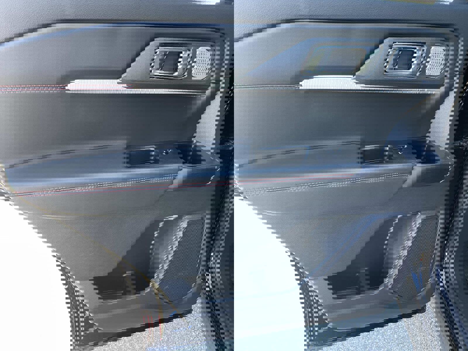 Certified 2025 Ford Explorer ST image 16