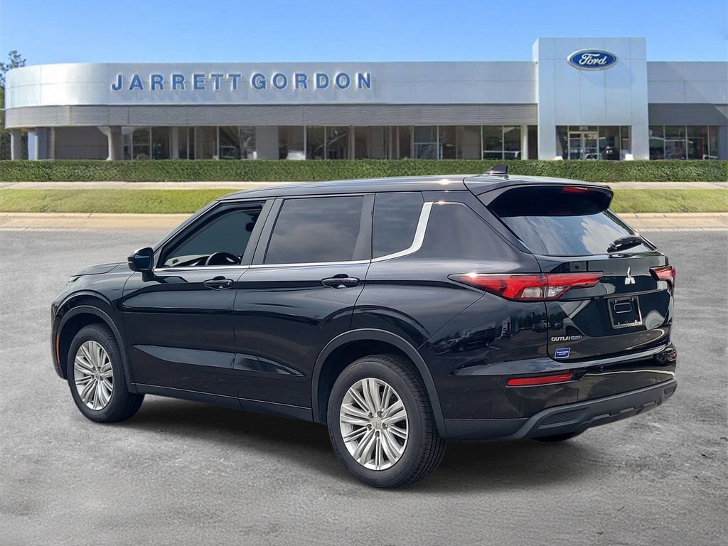Used 2024 Mitsubishi Outlander ES FWD image 3