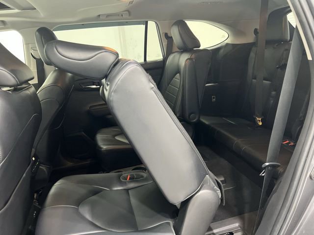 Used 2022 Toyota Highlander XLE FWD image 24