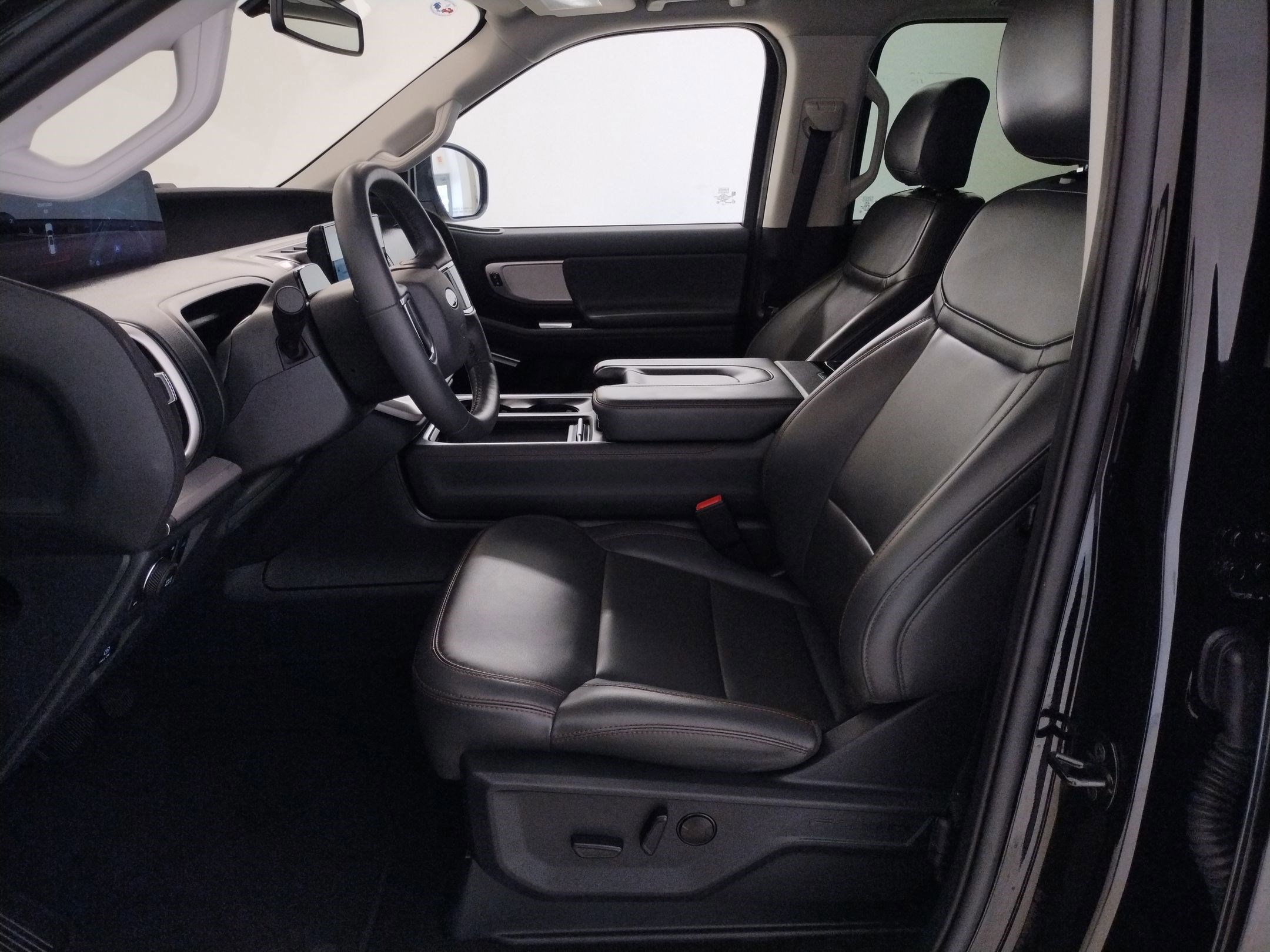 Certified 2025 Ford Expedition Active image 11