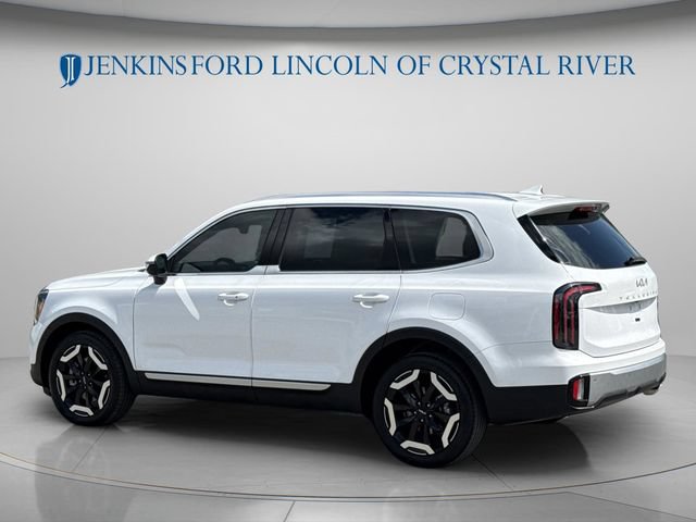 Used 2024 Kia Telluride EX w/ EX Captain's Chair Package FWD image 7