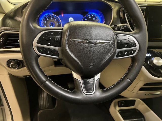 Used 2024 Chrysler Pacifica Touring-L FWD image 9