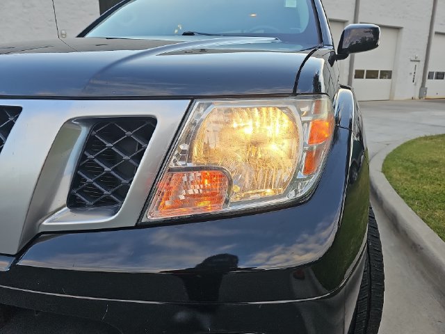 Used 2018 Nissan Frontier PRO-4X AWD/4WD image 27