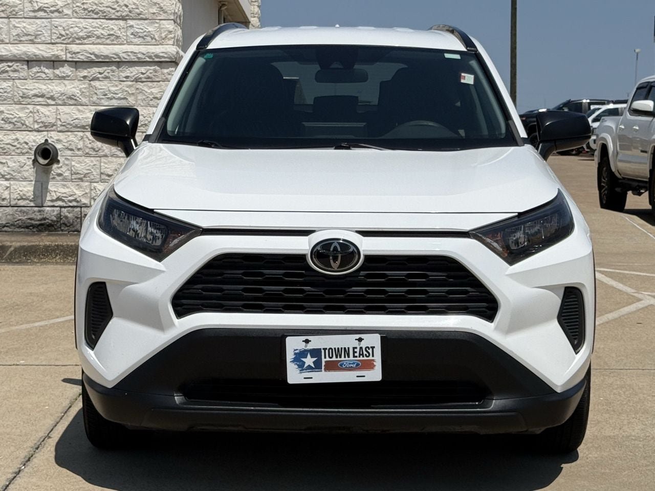 Used 2020 Toyota RAV4 LE FWD image 8