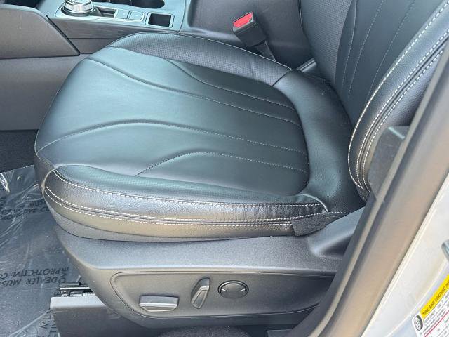 Certified 2025 Ford Escape SE w/ PHEV Premium Package image 16