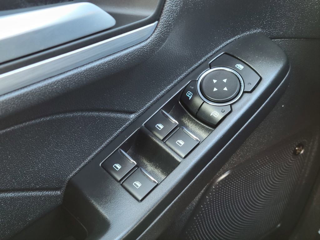 Certified 2025 Ford Escape SE w/ PHEV Premium Package image 28