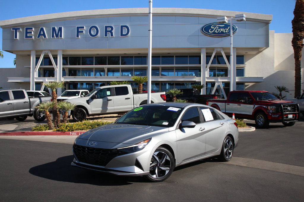Used 2023 Hyundai Elantra SEL w/ Convenience Package FWD image 2