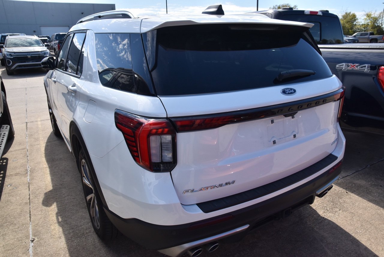 Certified 2025 Ford Explorer Platinum w/ Ultimate Package AWD/4WD image 7