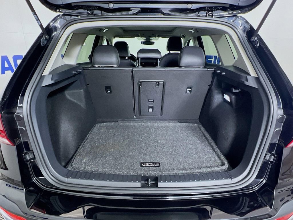 Used 2024 Volkswagen Taos SE w/ Panoramic Sunroof Package AWD/4WD image 31