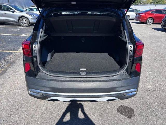 Used 2022 Kia Seltos SX w/ Sunroof Package image 7