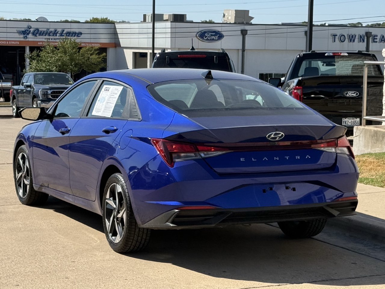 Used 2023 Hyundai Elantra SEL w/ Convenience Package FWD image 5