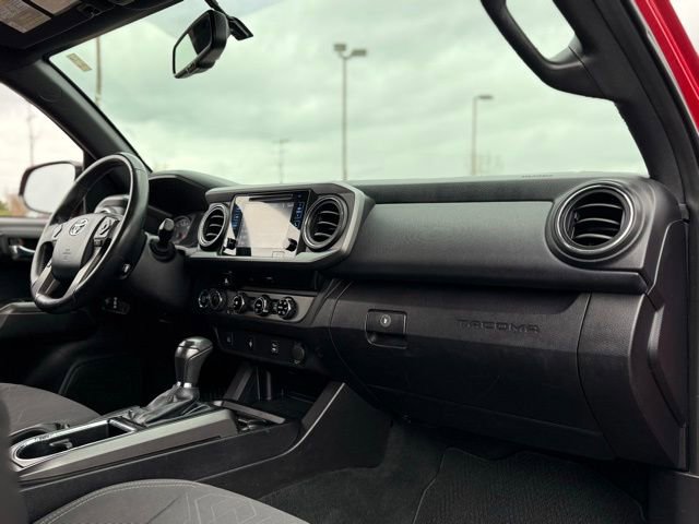 Used 2016 Toyota Tacoma SR image 13