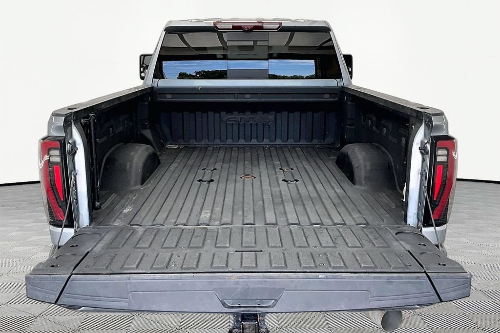 Used 2024 GMC Sierra 3500 AT4 w/ Technology Package AWD/4WD image 18