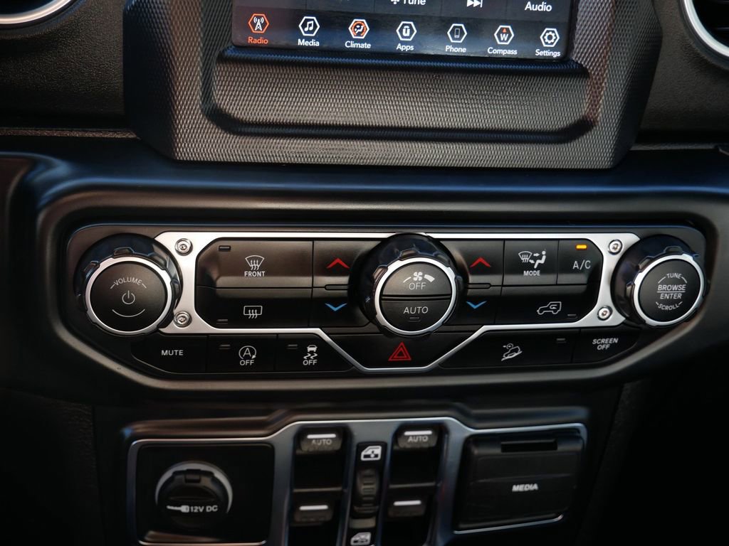 Used 2018 Jeep Wrangler Unlimited Sahara image 26