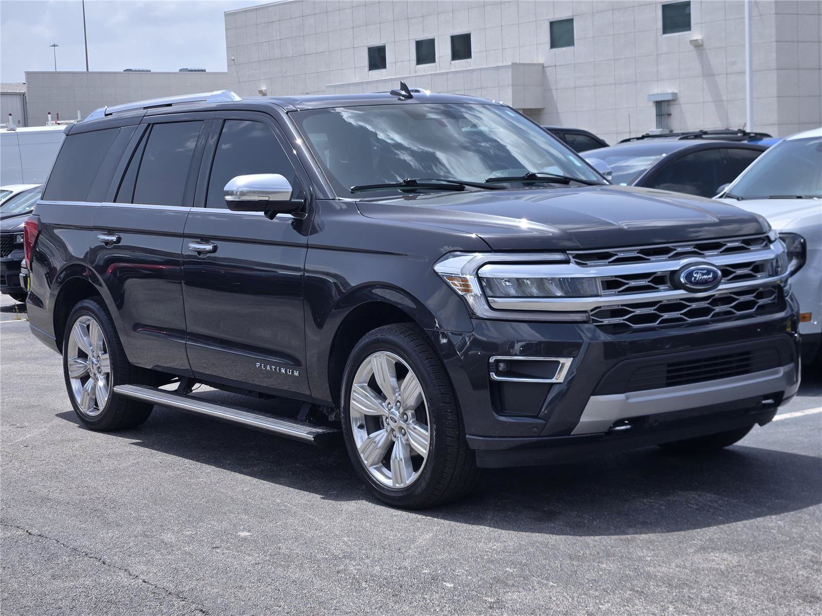 Certified 2023 Ford Expedition Platinum AWD/4WD image 3